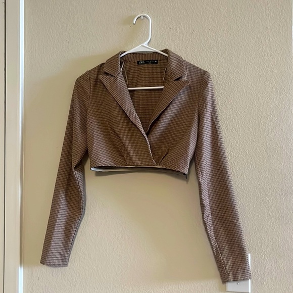 Zara Tops - EUC  ZARA long sleeve crop top  with zipper on the side❤️